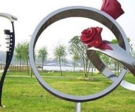 不銹鋼雕塑設(shè)計(jì)過(guò)程中的注意事項(xiàng)